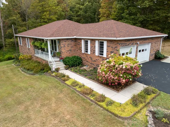 156 Division St, Shady Spring, WV 25918