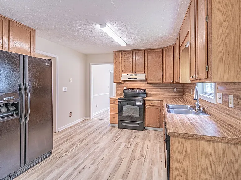 2402 Betsy Ct SW — Photo 20