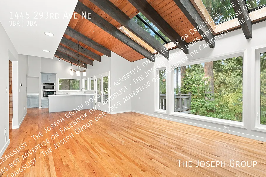 Serene 3-Bedroom Retreat in Carnation — Photo 3