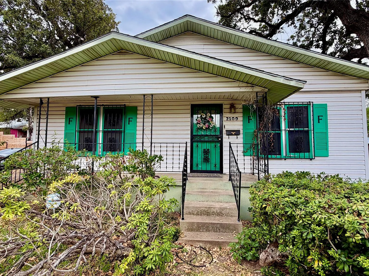 3 bed, 2.0 bath, 1344 sqft, $3,025 — Photo 3