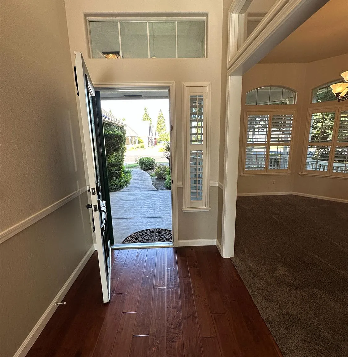 4 bed, 2290 sqft, $3,200 — Photo 3