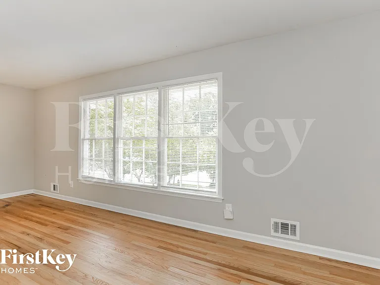 1860 Gherry Dr — Photo 5