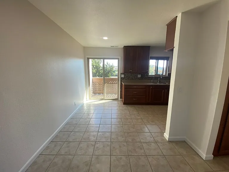 2212 Pine St — Photo 32