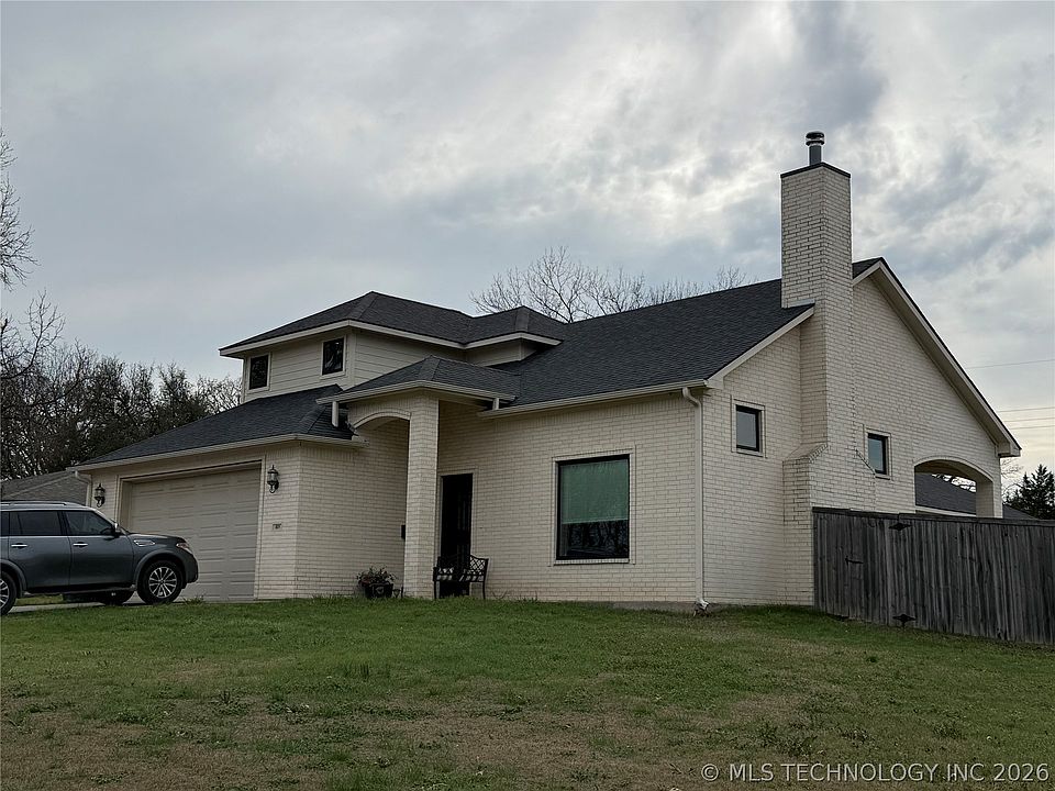 1st image of 801 Ridgecrest St