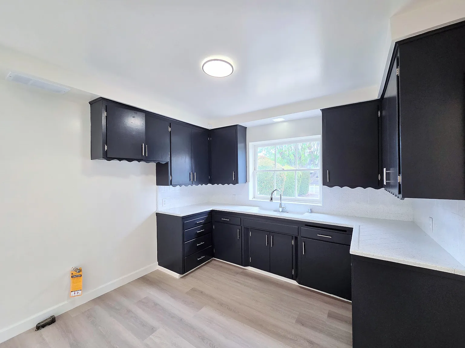 4 bed, 2.5 bath, 1948 sqft, $4,750 — Photo 2