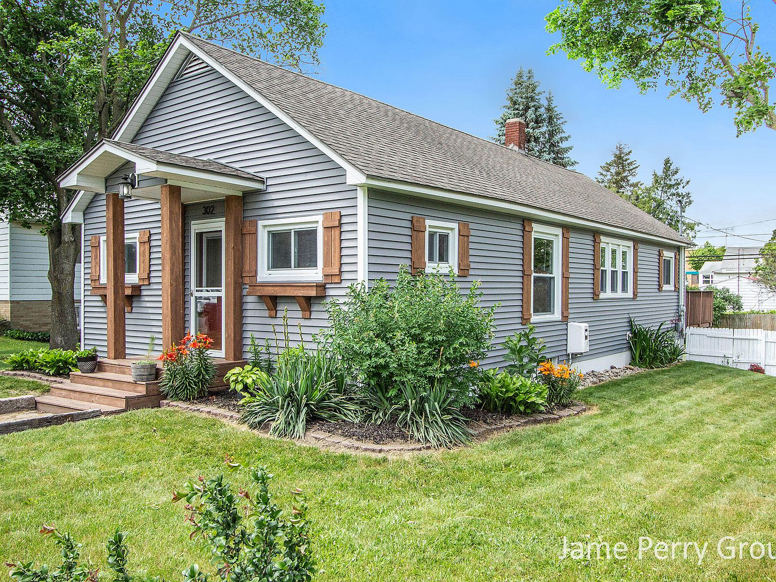 302 W Gilson St, Edmore, MI 48829 Zillow