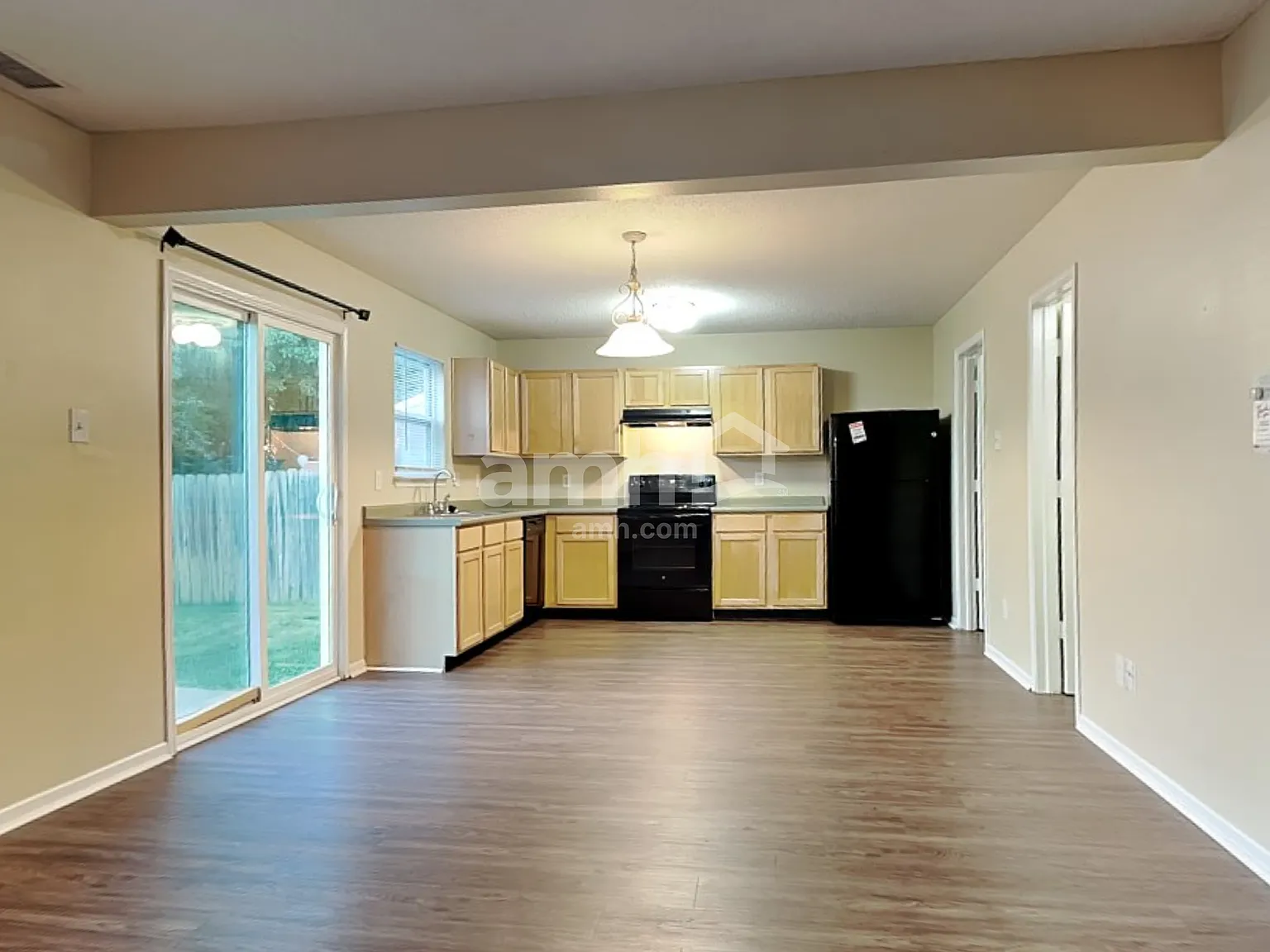 3 bed, 2.5 bath, 2095 sqft, $2,185 — Photo 4