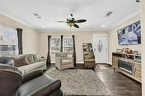 3 bed, 2.0 bath, 1578 sqft, $3,800 — Photo 4