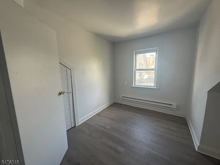 44 Treacy Ave #3 — Photo 3