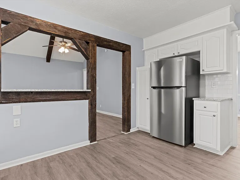 14501 S Village Dr — Photo 5