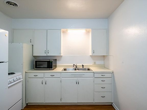 5th image of 1744 Center St NE