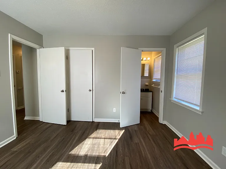 4574 Whiteside St — Photo 14