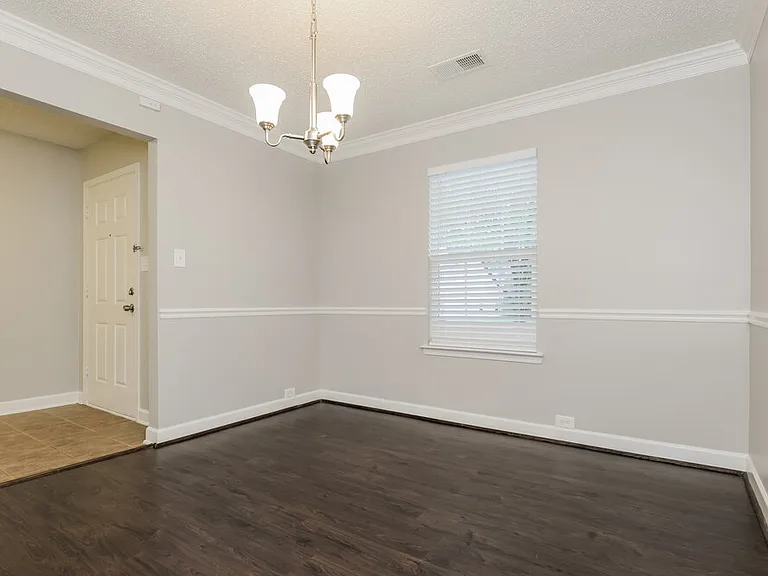 2108 Thorn Crest Dr — Photo 6