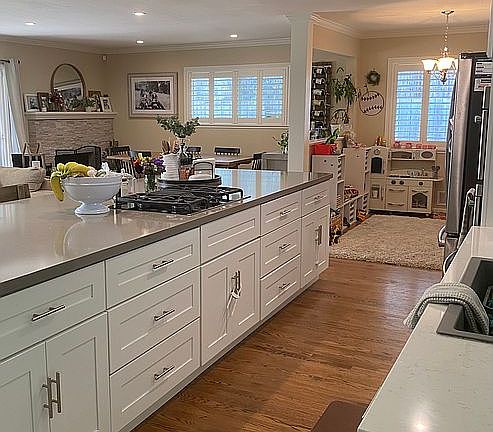 3rd image of 770 Claremont Dr
