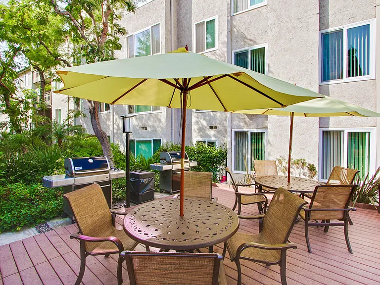 Woodcliff Apartments — Photo 39