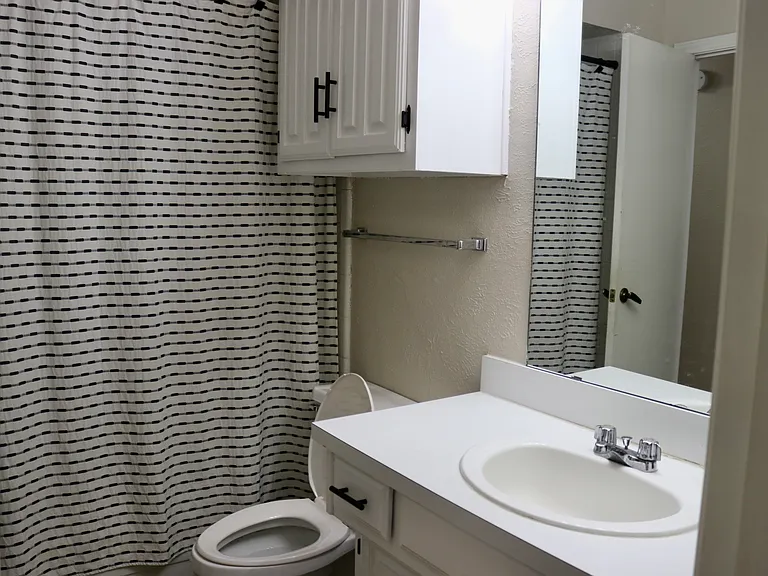 1515 Cherrycrest Ln — Photo 5