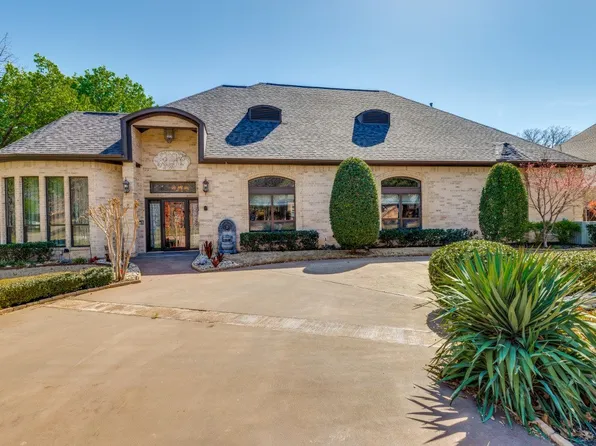 2 Royal Oaks Cir, Denton, TX 76210