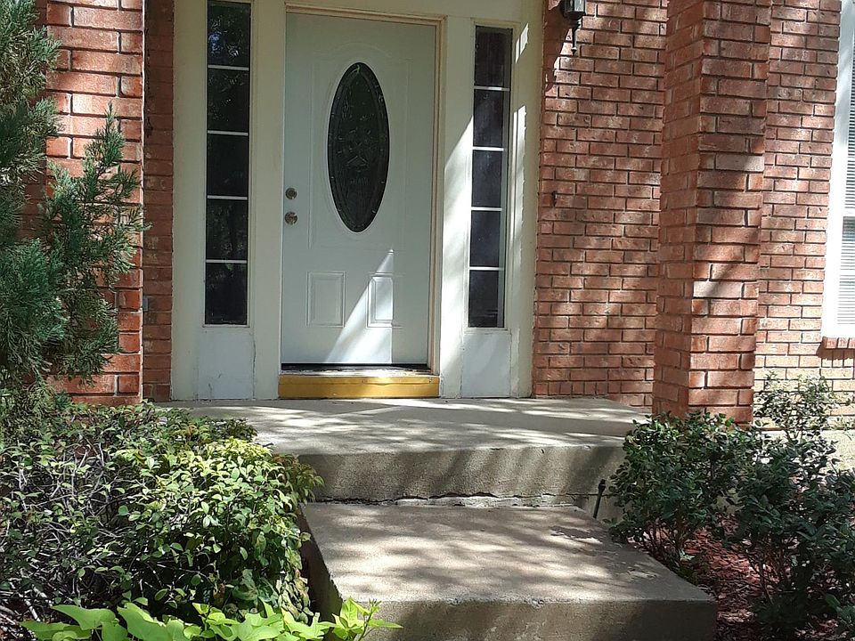 1st image of 2217 Honeylocust Dr