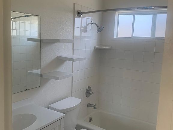 4th image of 4362 Louisiana St APT 2