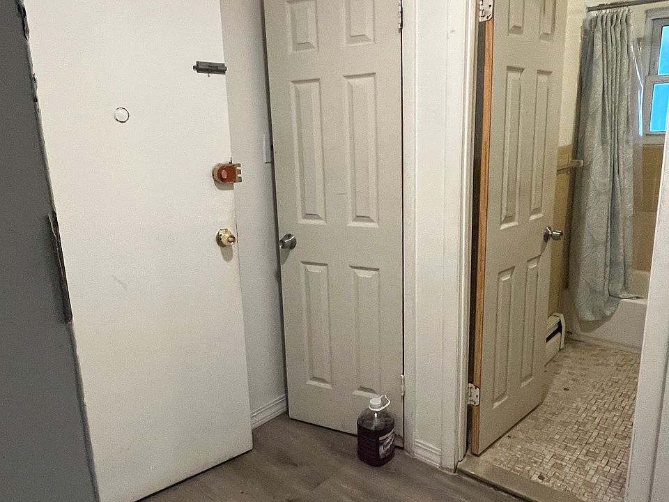 1st image of 3200 Ely Ave #3