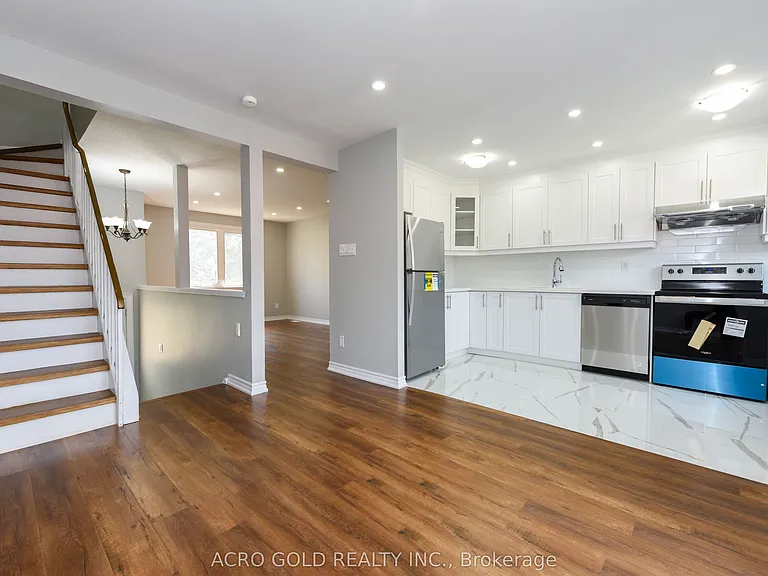 19 Hoskins Sq — Photo 5