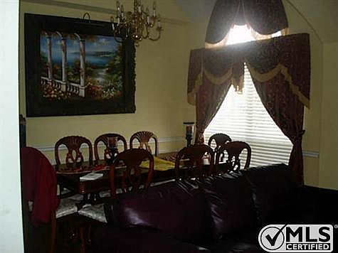 3rd image of 1011 Wellington Ln