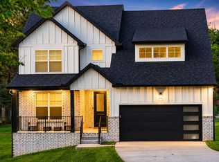208 Kennedy Dr, White House, TN 37188