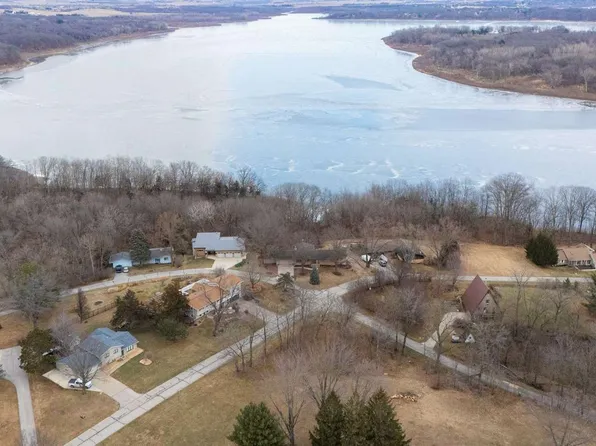 1896 Sunset Dr NE, Solon, IA 52333