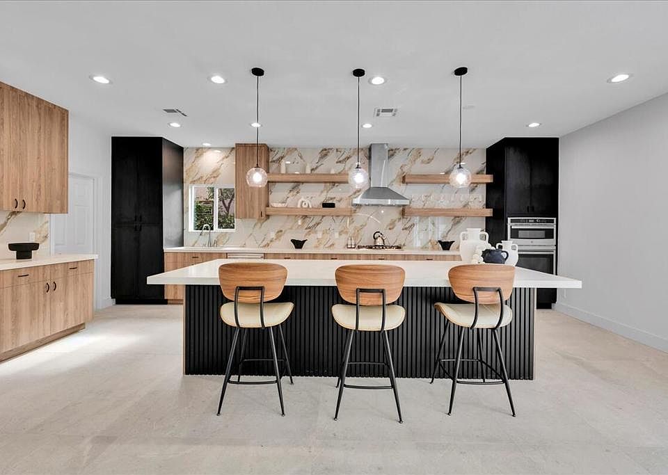 1st image of 44243 Silver Canyon Ln