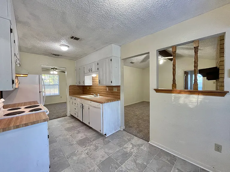 2402 Kirk Cir — Photo 10