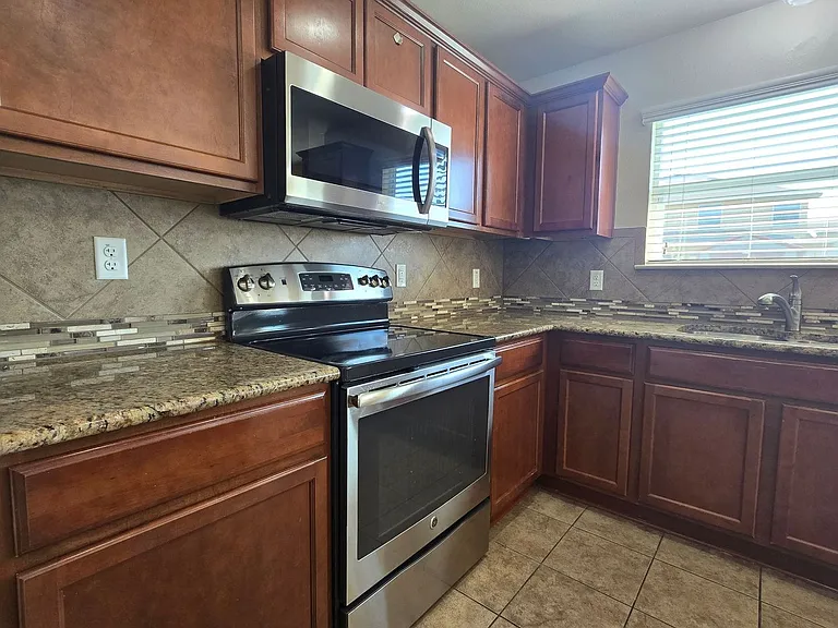 9702 Adeel Dr — Photo 6
