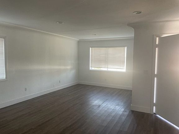 3rd image of 1307 Yosemite Dr #A