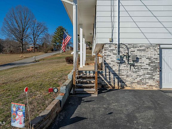 4th image of 216 Jefferson Dr