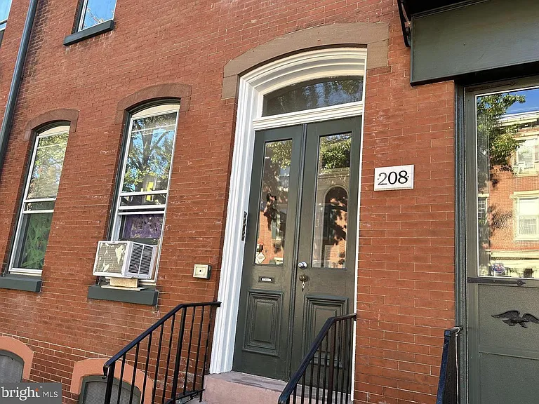 208 W Gay St #4 — Photo 1