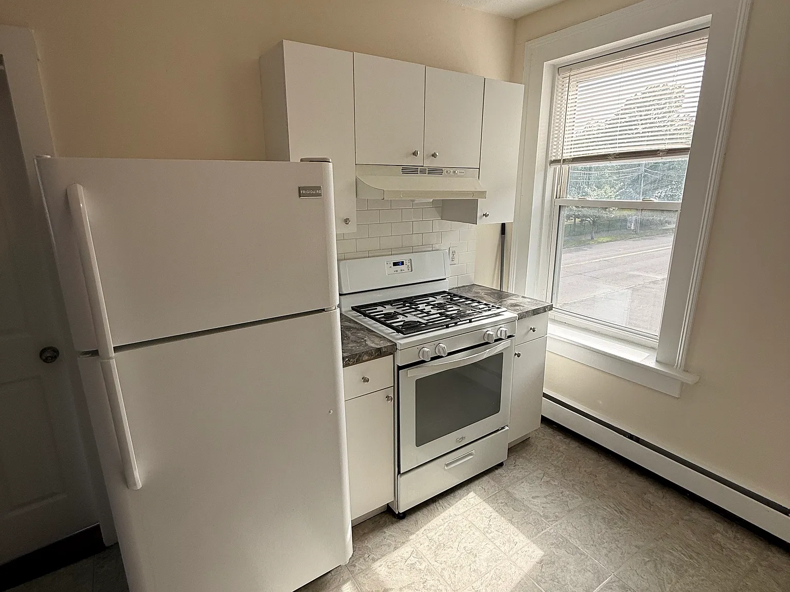 2 bed, 850 sqft, $1,800 — Photo 4