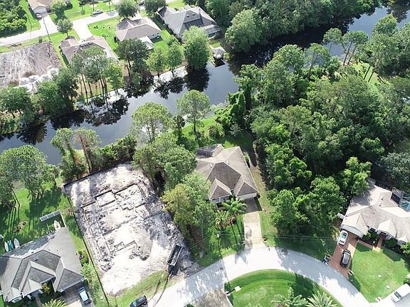 4th image of 32 Burbank Dr