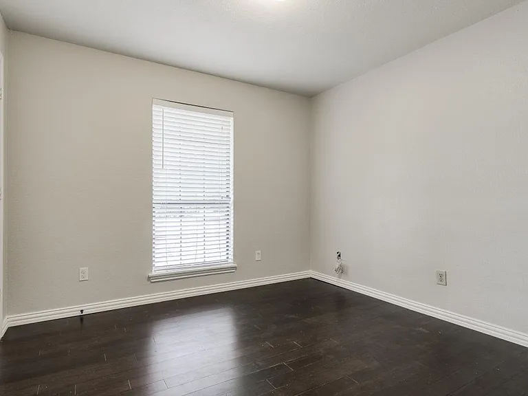 2209 Country Meadow Ln — Photo 6