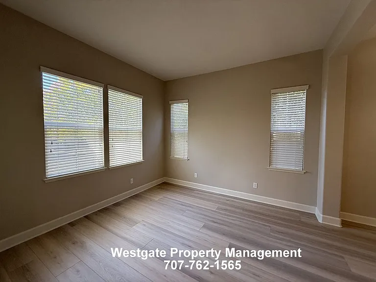 1708 Southridge Dr — Photo 9