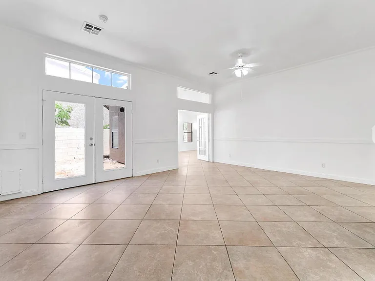 2560 Silver Shadow Dr — Photo 4