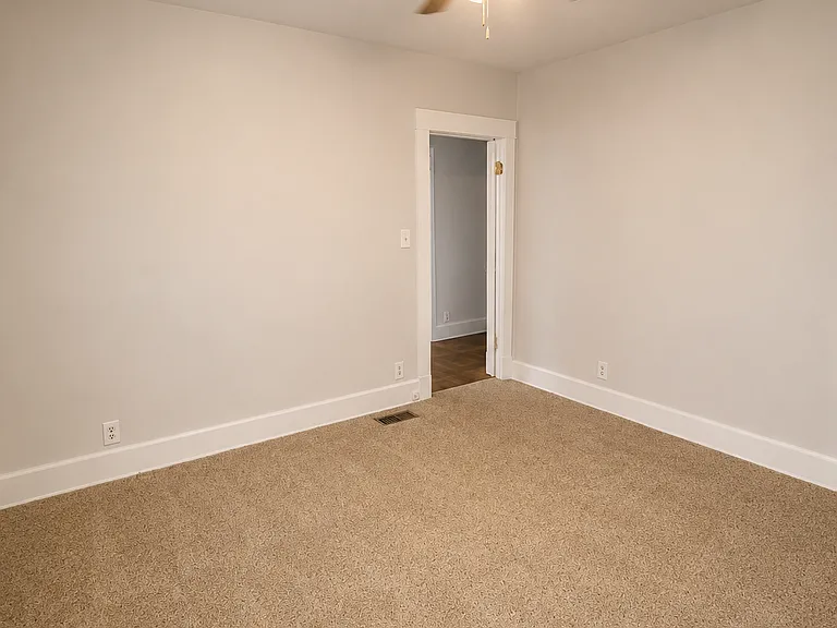 649 Parker Ave — Photo 9