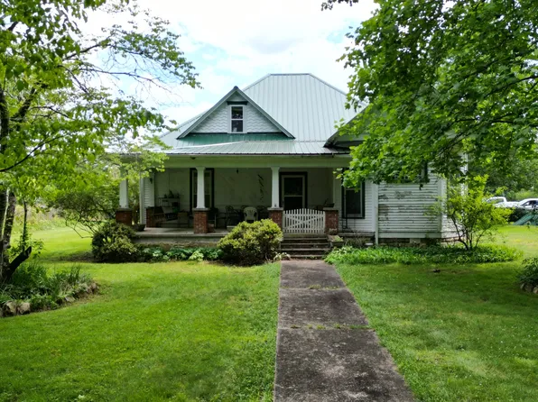 64 4th St, Tracy City, TN 37387