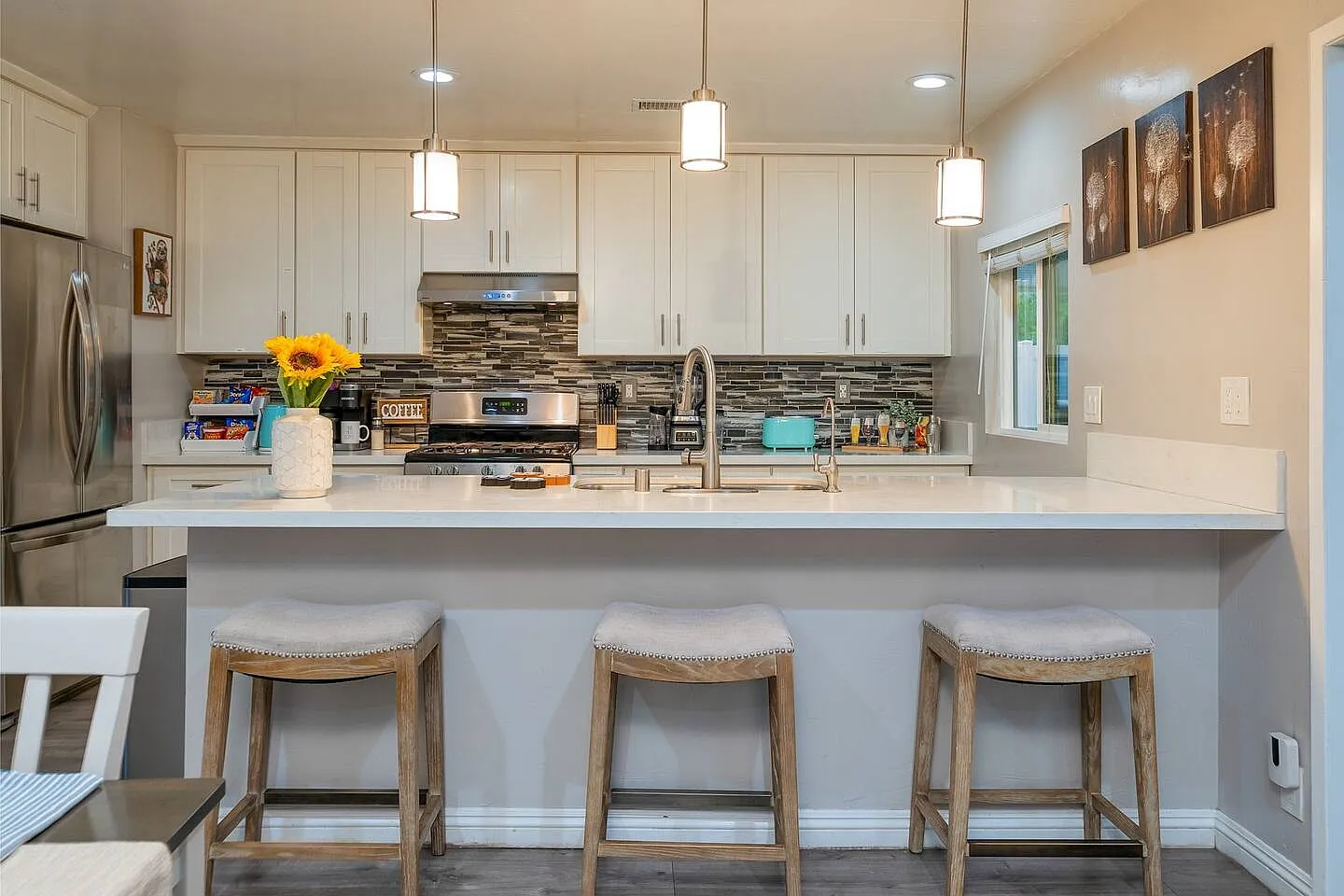 3 bed, 1964 sqft, $8,200 — Photo 4