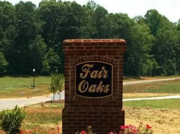 1021 Oakridge Dr, Griffin, GA 30223