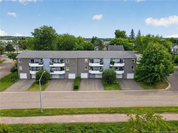 60 Westmount Blvd #1, Moncton, NB E1E 4G8