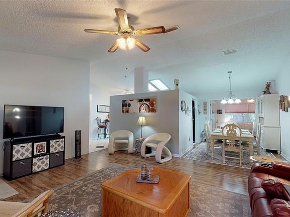 4th image of 815 Loch Lomond Ct