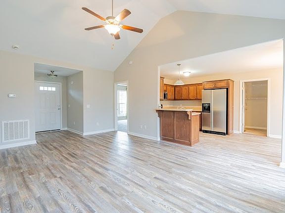 5th image of 255 Walnut St