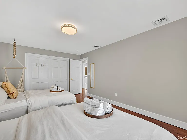 66 Murray Dr — Photo 28