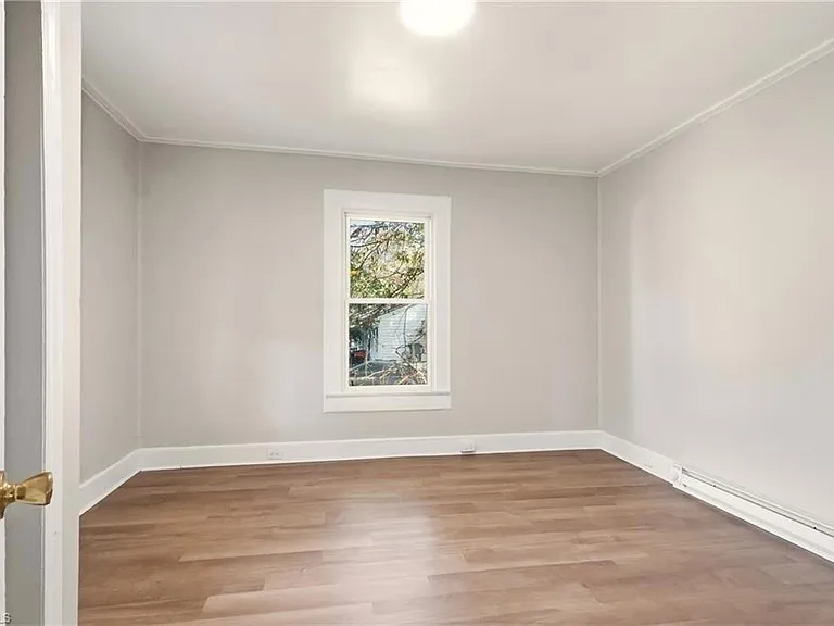 2051 Bloomfield Dr — Photo 9