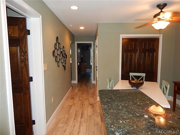 3rd image of 30 SE Valare Ln APT 104A