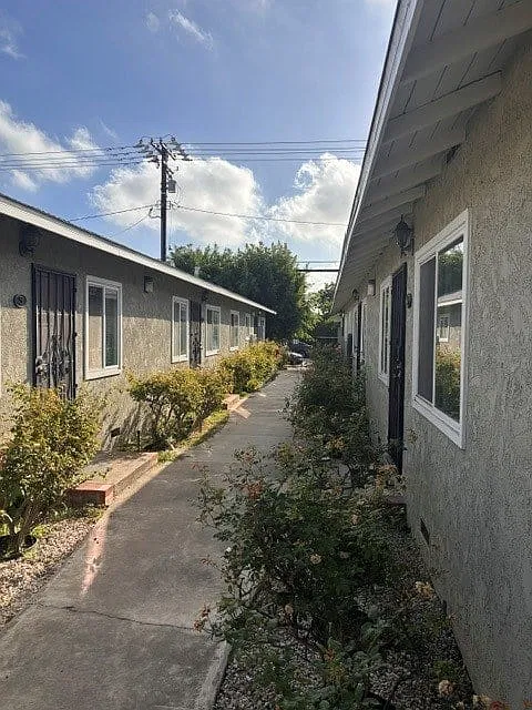 Estancia Downey Apartments — Photo 3